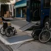 Trottoirs, transports, commerces : pourquoi la mobilité réduite reste un parcours d'obstacles en ville