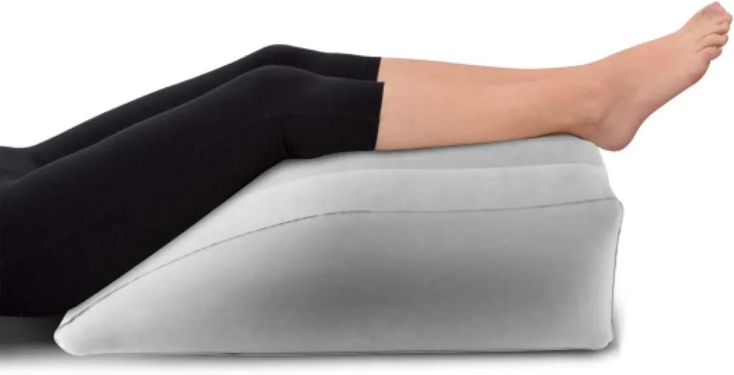 Coussin Jambes, Oreiller Elevation Jambes, Améliore la Circulation et Réduit L'enflure, Confortable et Portable Coussins Relève-Jambes, Oreiller Surélevé Jambes Gonflable (Gris)