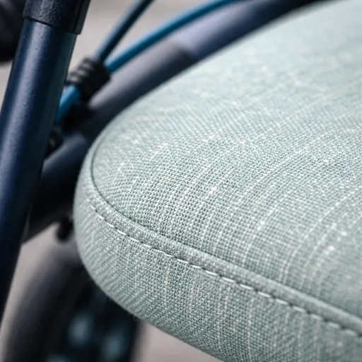 Déambulateur ou rollator : différences, usages et critères de choix pour se déplacer en sécurité