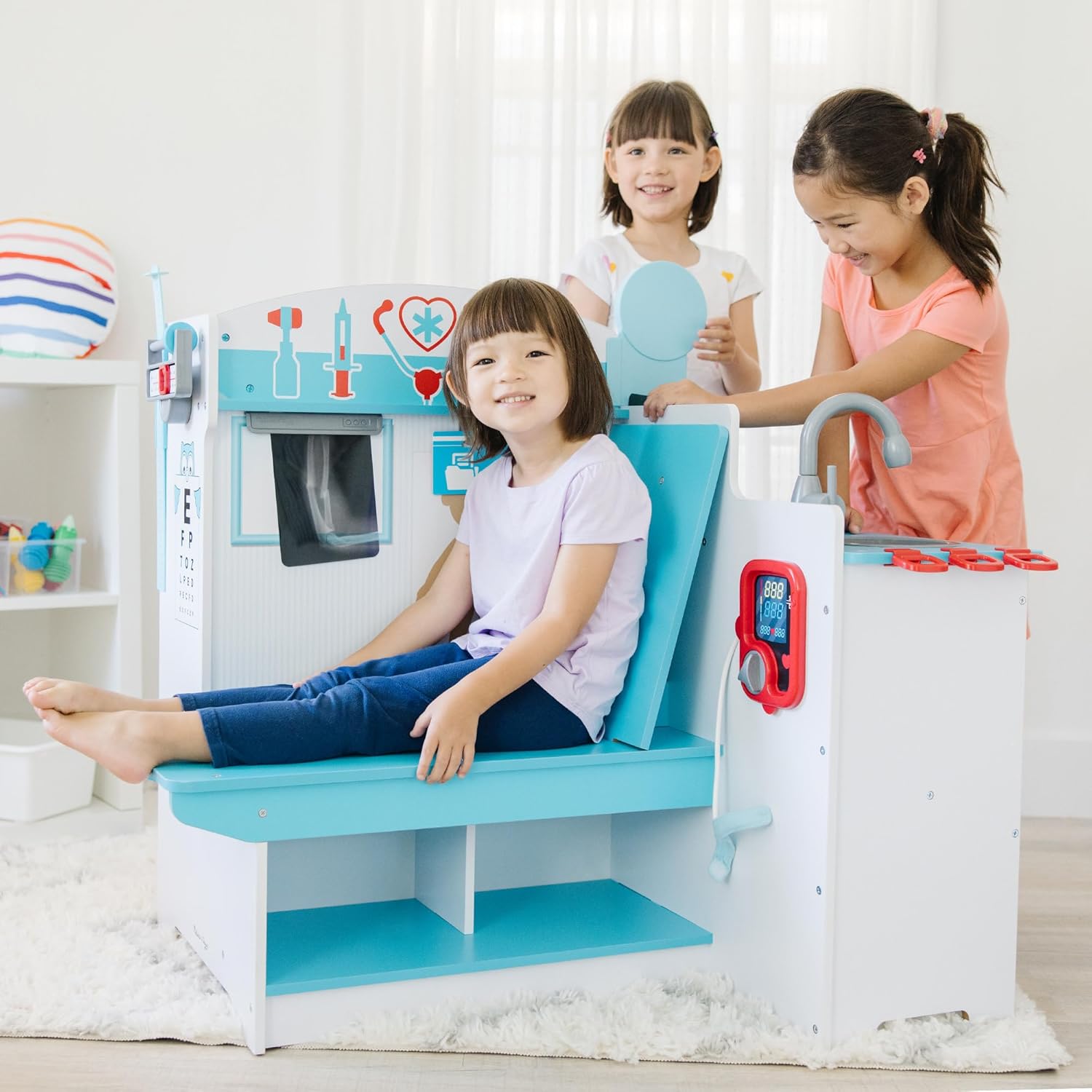 Melissa & Doug - Centre Activité De Docteur - Cabinet Médical En Bois Enfant - Jeu Imitation - Jouet En Bois - Jouet D'Activité, De Développement Et D'Apprentissage - Cadeau Enfant 3 Ans Et + L'hôpital