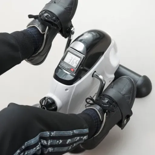 Test InnovaGoods Pédales d'exercice : le petit pédalier simple pour bouger sans quitter le fauteuil